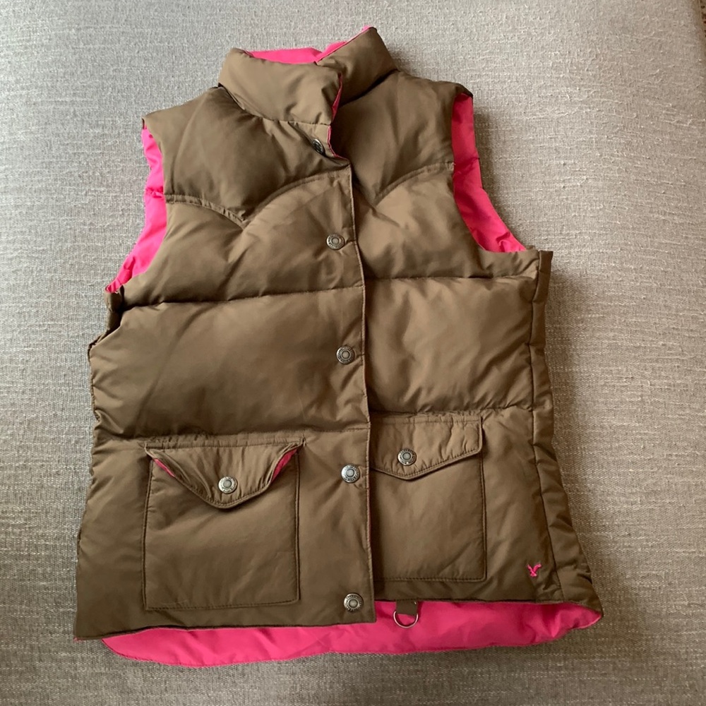 Reversible vest.